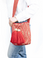 Mochilas Wayuu Rouge & Or à Motifs - Bohème chic - Porté Profil