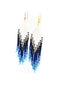 Boucles d'oreilles artisanales Blanc, Bleu & Noir. Tradition Colombie. Zoom 3/4