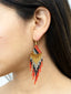 Boucles d'Oreilles artisanales Rouge, Or & Noire - Porté 3/4