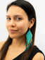 Boucles d'oreilles artisanales Turquoise, Vert & Or - Taille L. Tradition Colombie. Porté 3/4 2