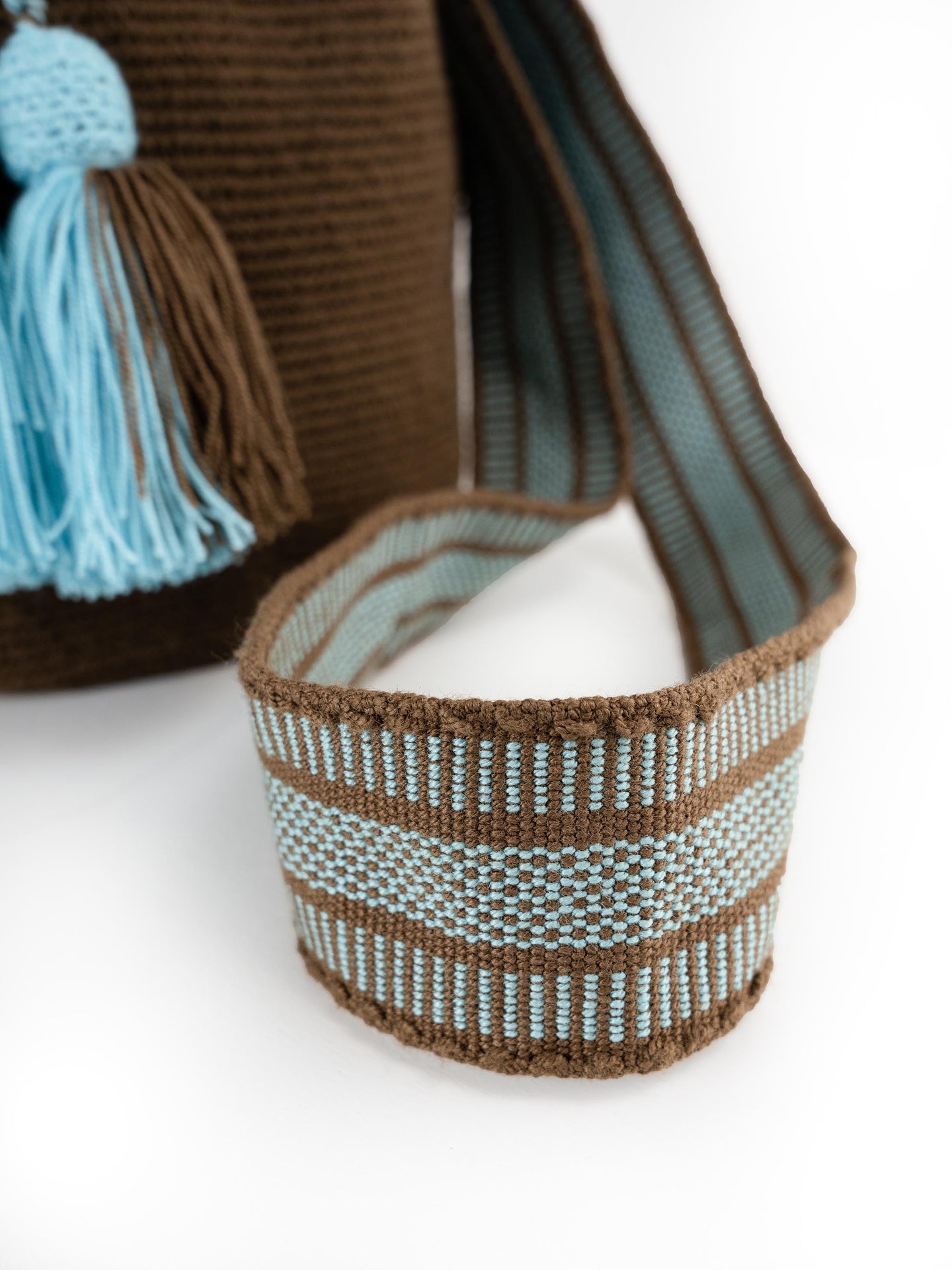 Soleico Petit Mochilas Wayuu Chocolat et Turquoise boheme chic issu d'Artisan du monde Zoom Bandoulière