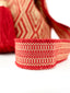 Mochilas Wayuu à Motifs Rouge & Or. Zoom bandoulière tissée
