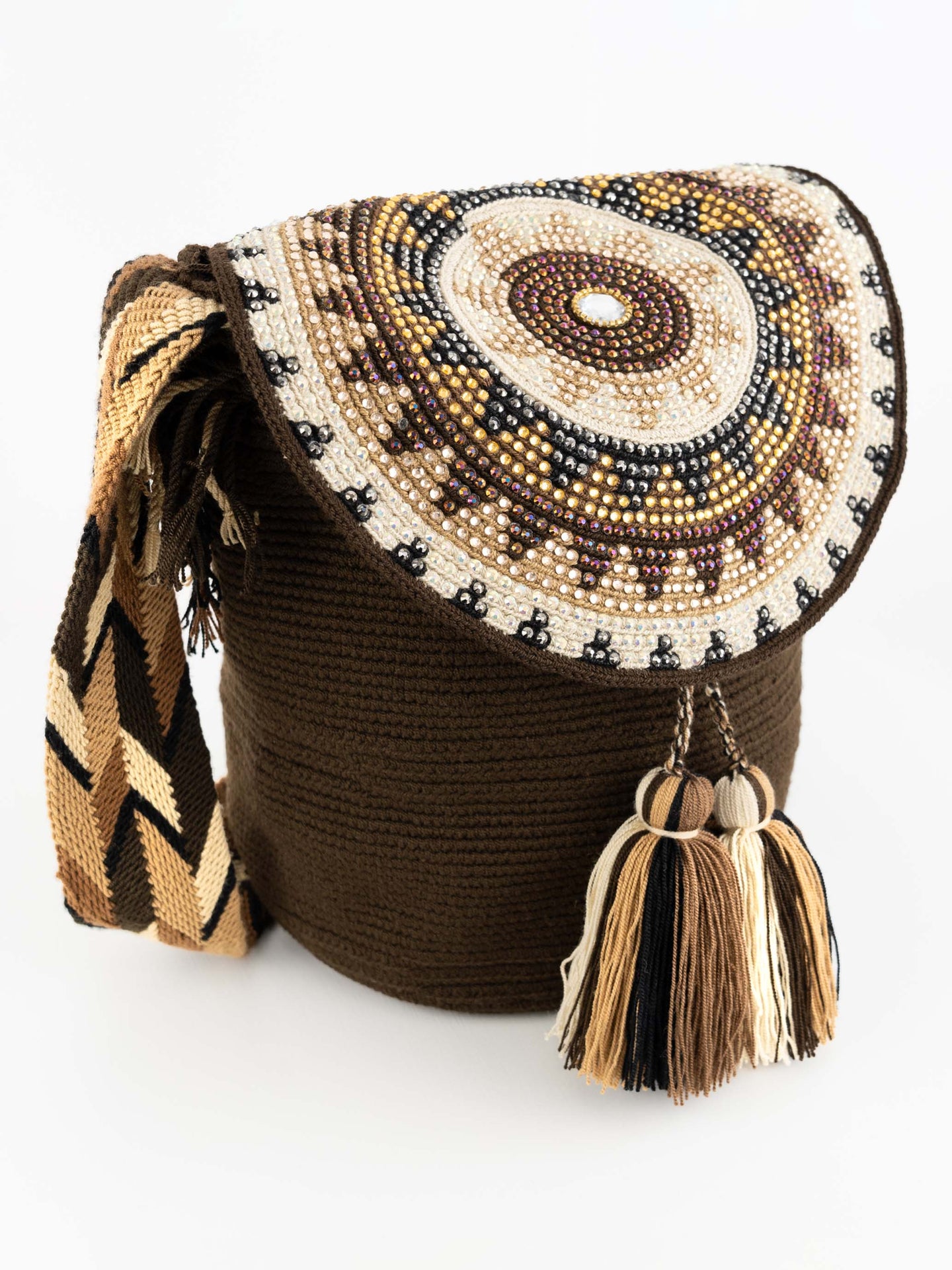 Mochilas Wayuu Marron avec Rabat à Strass. Zoom Face