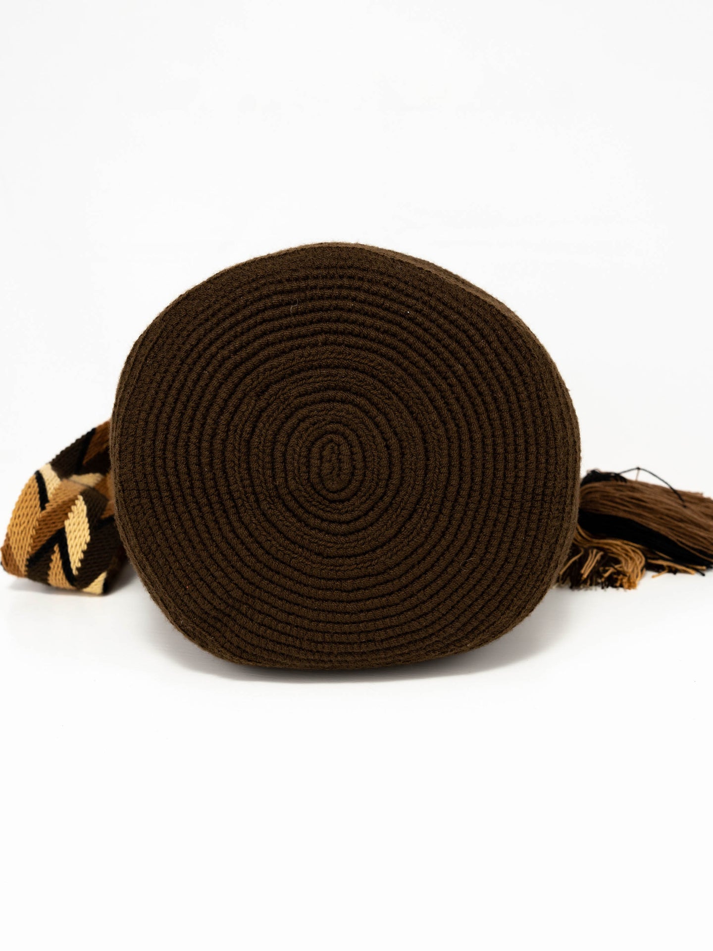 Mochilas Wayuu Marron avec Rabat à Strass. Vue Fond