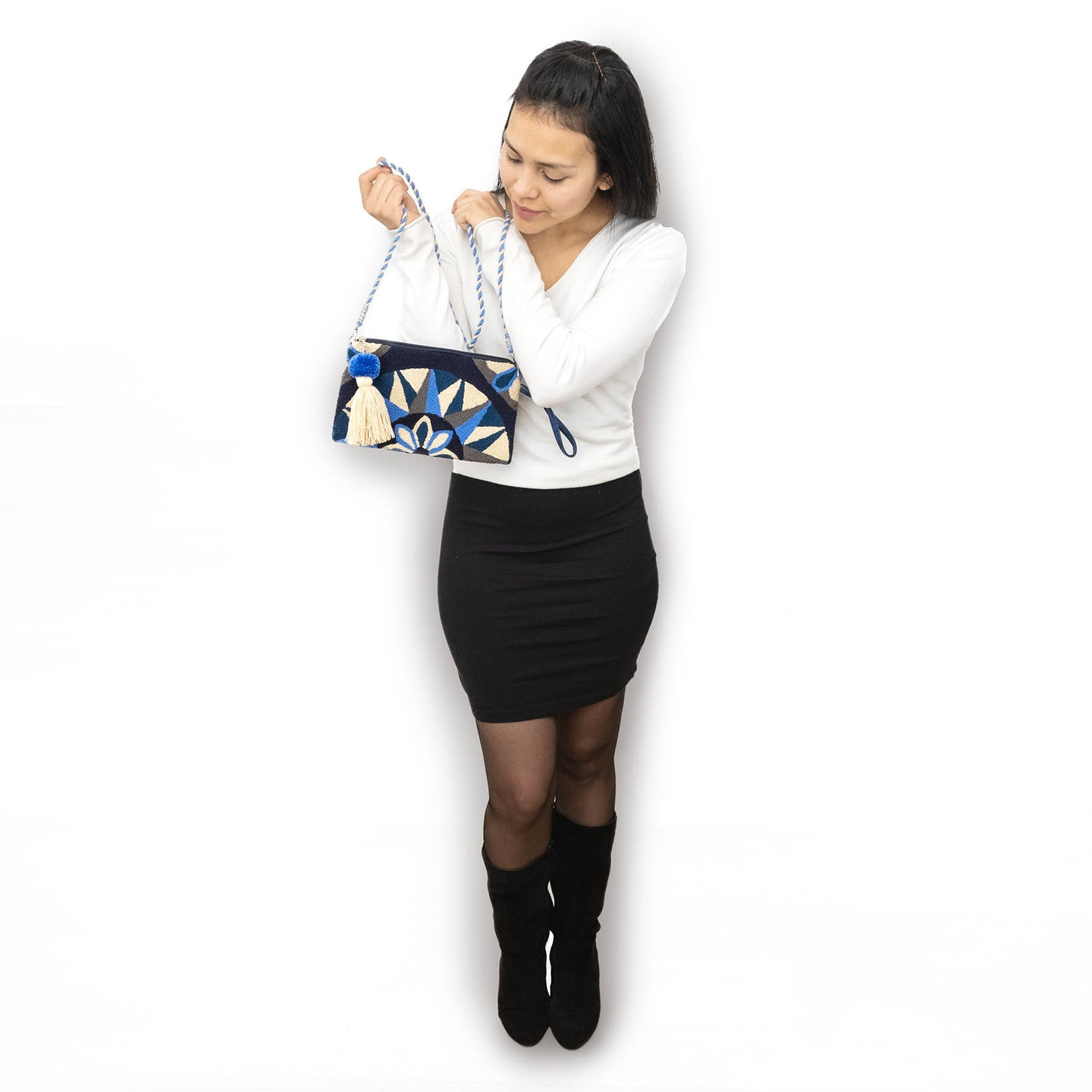 Mochilas Wayuu Pochette brodée Bleu, gris et beige. pochette Clutch Artisan du monde