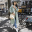 Soleico sac colombien bandoulère Sac iconique Wayuu Beige & blanc Bohème chic Modèle marchant dans la rue